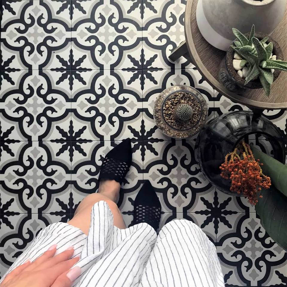 8 Shoes, 8 Tiles with&nbsp;Decobella